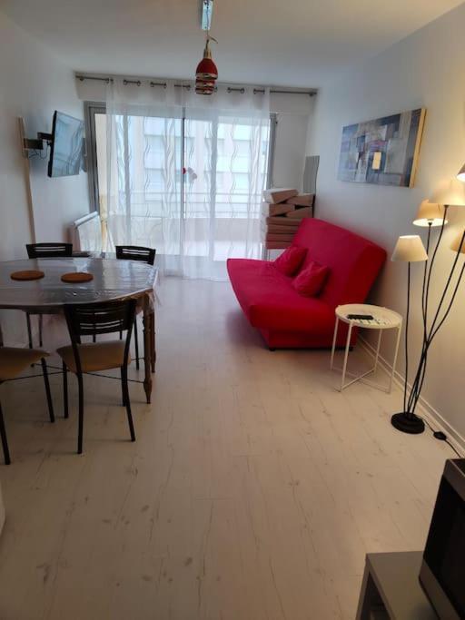 Appartement 2 Pieces Avec Une Grande Terrasse, 3 Etoiles, Wifi, Box Pour Vehicule Et Velos Les Sables-dʼOlonne Esterno foto